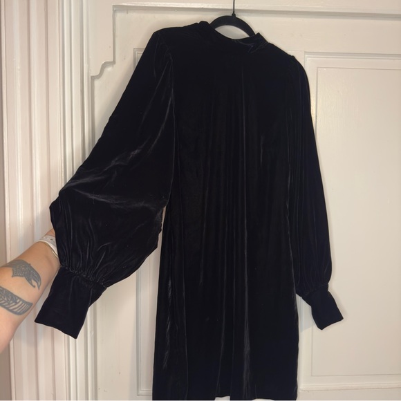 Banana Republic velvet dress - Picture 2 of 9